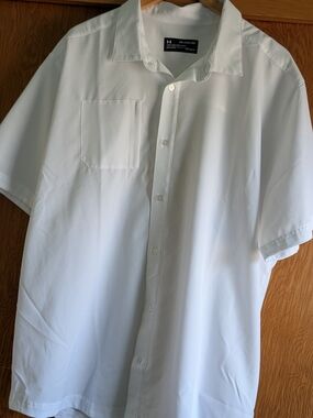 Under Armour White Short-Sleeve Casual Button-Down Shirt
